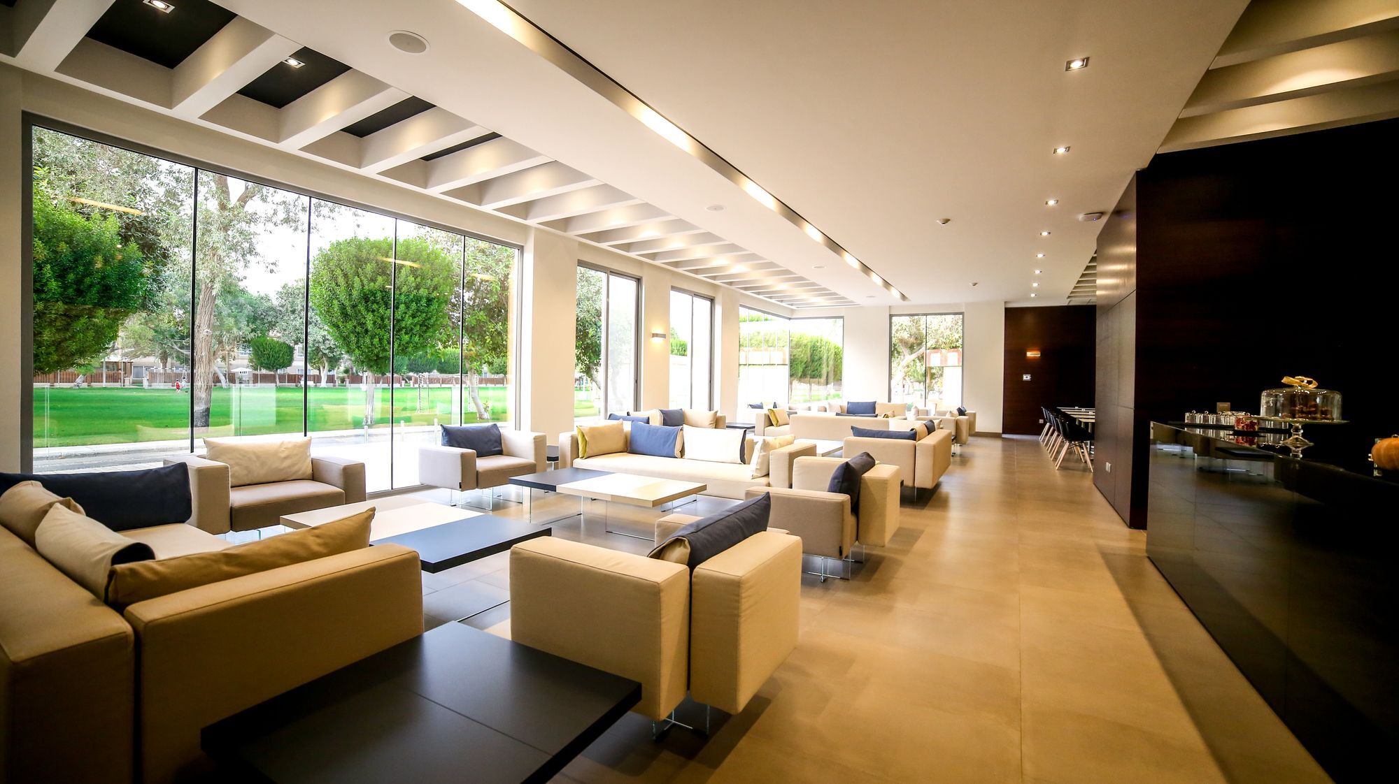 M Executive Residence & Boutique Hotel - Adults Only アル・コバール エクステリア 写真